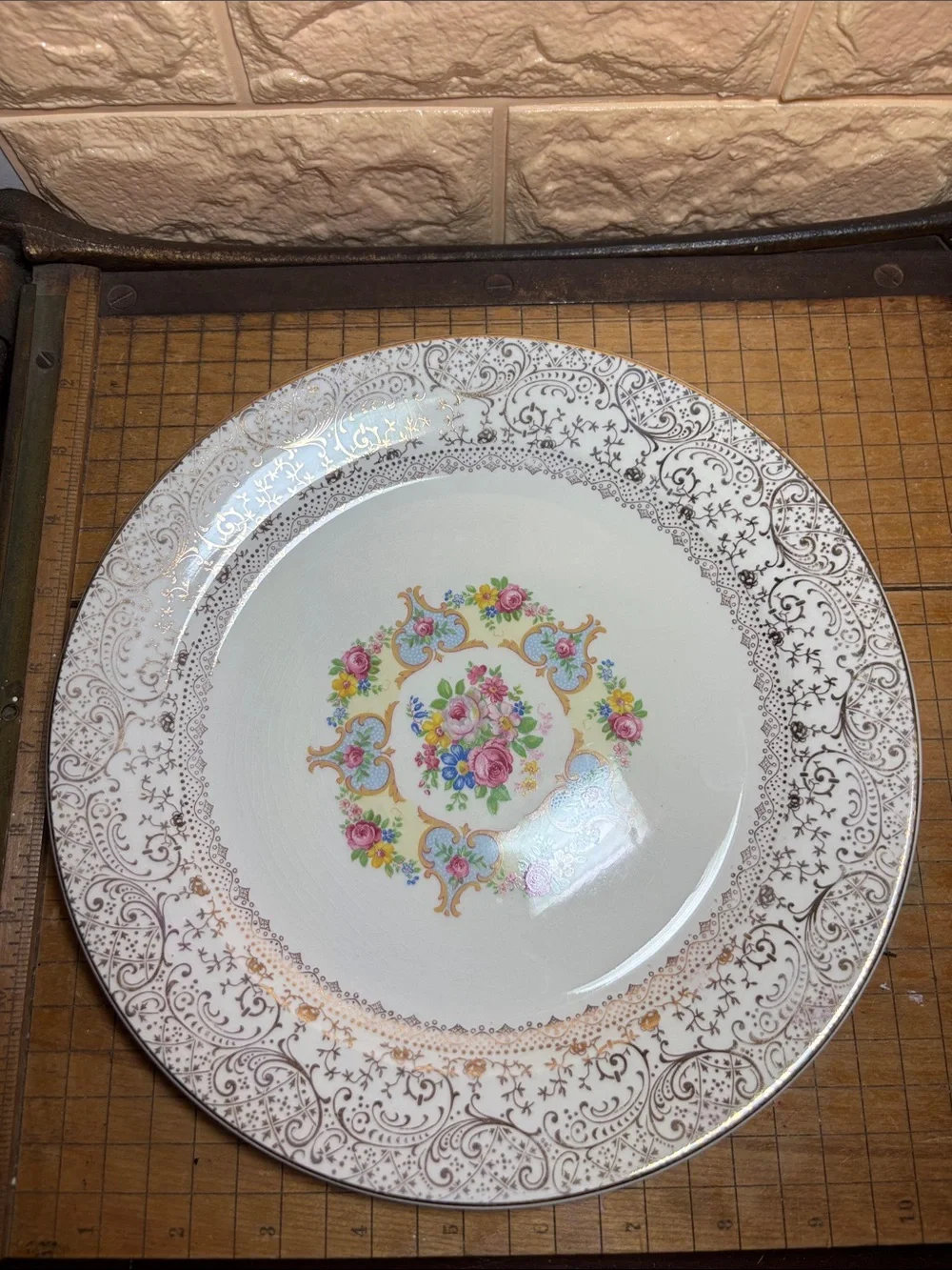 Pair Parisian Center Dinner Plates 10 1/8”D Made USA 22K Gold Pattern Rim Floral